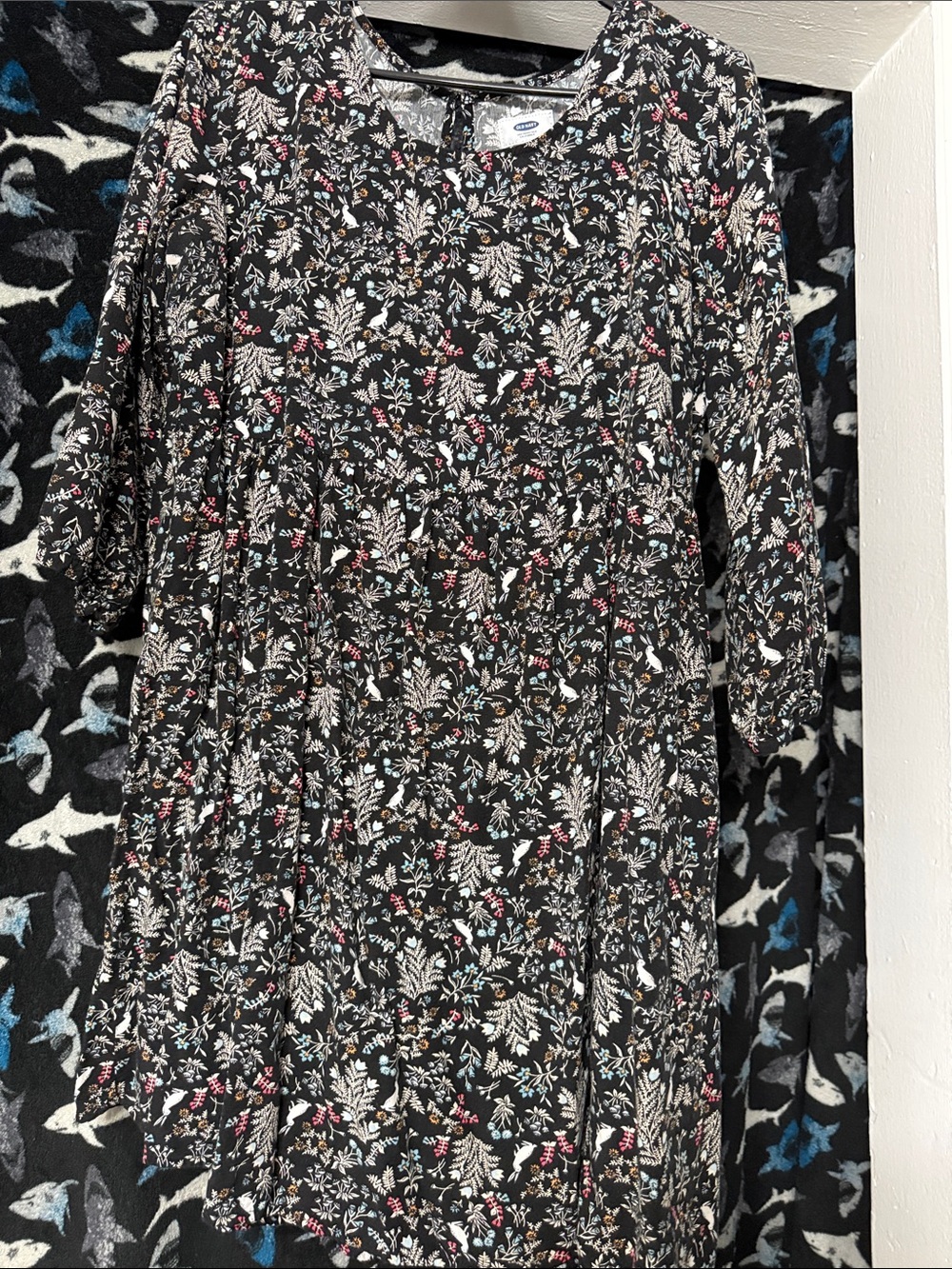 Old Navy Black Floral Scoop Neck Top with Light Multicolor Print